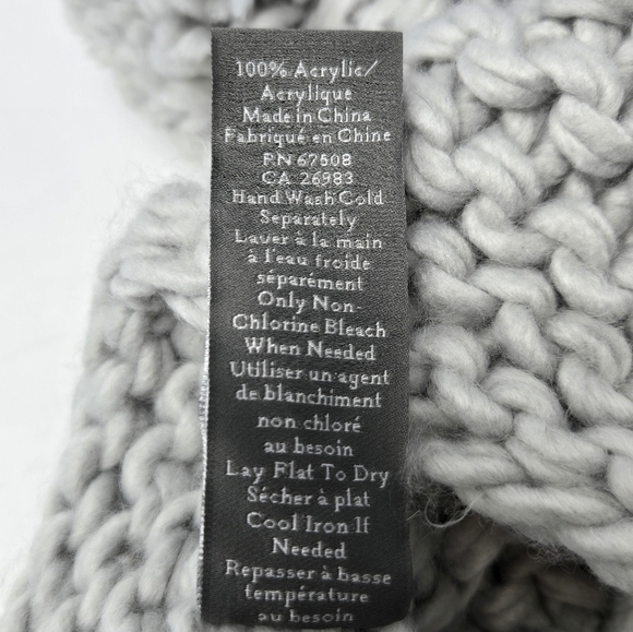 VINCE CAMUTO CHUNKY KNITWEAR CROCHET KNIT LIGHT GREY POM POM BEANIE HAT WOMEN OS - Picture 7 of 12